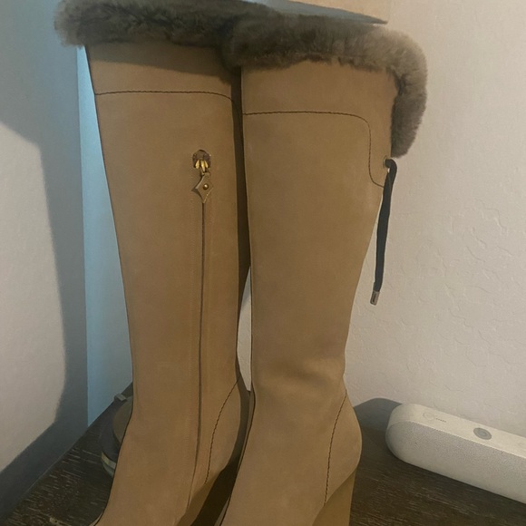 Louis Vuitton boots - Picture 2 of 3